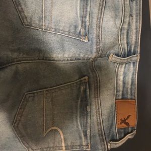 light wash american eagle jeans